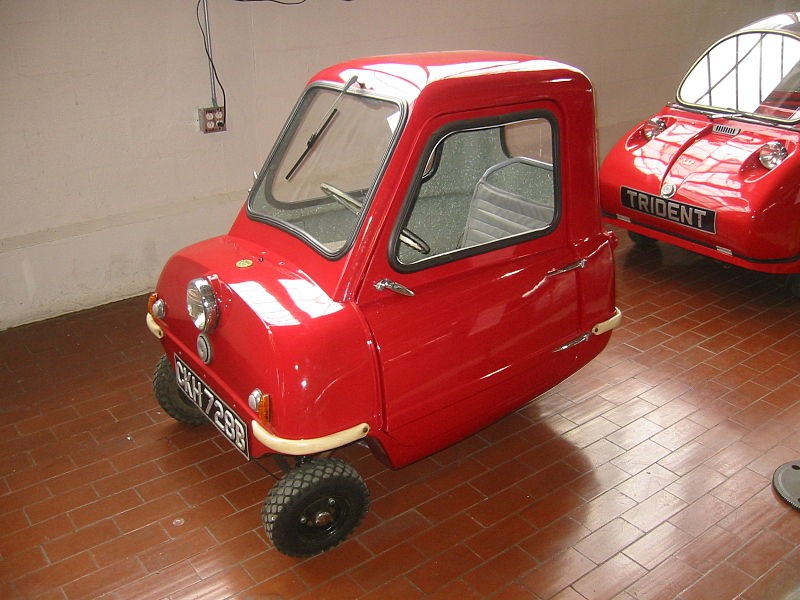 800px-1965_Peel_P50,_The_World's_Smallest_Car_(Lane_Motor_Museum)