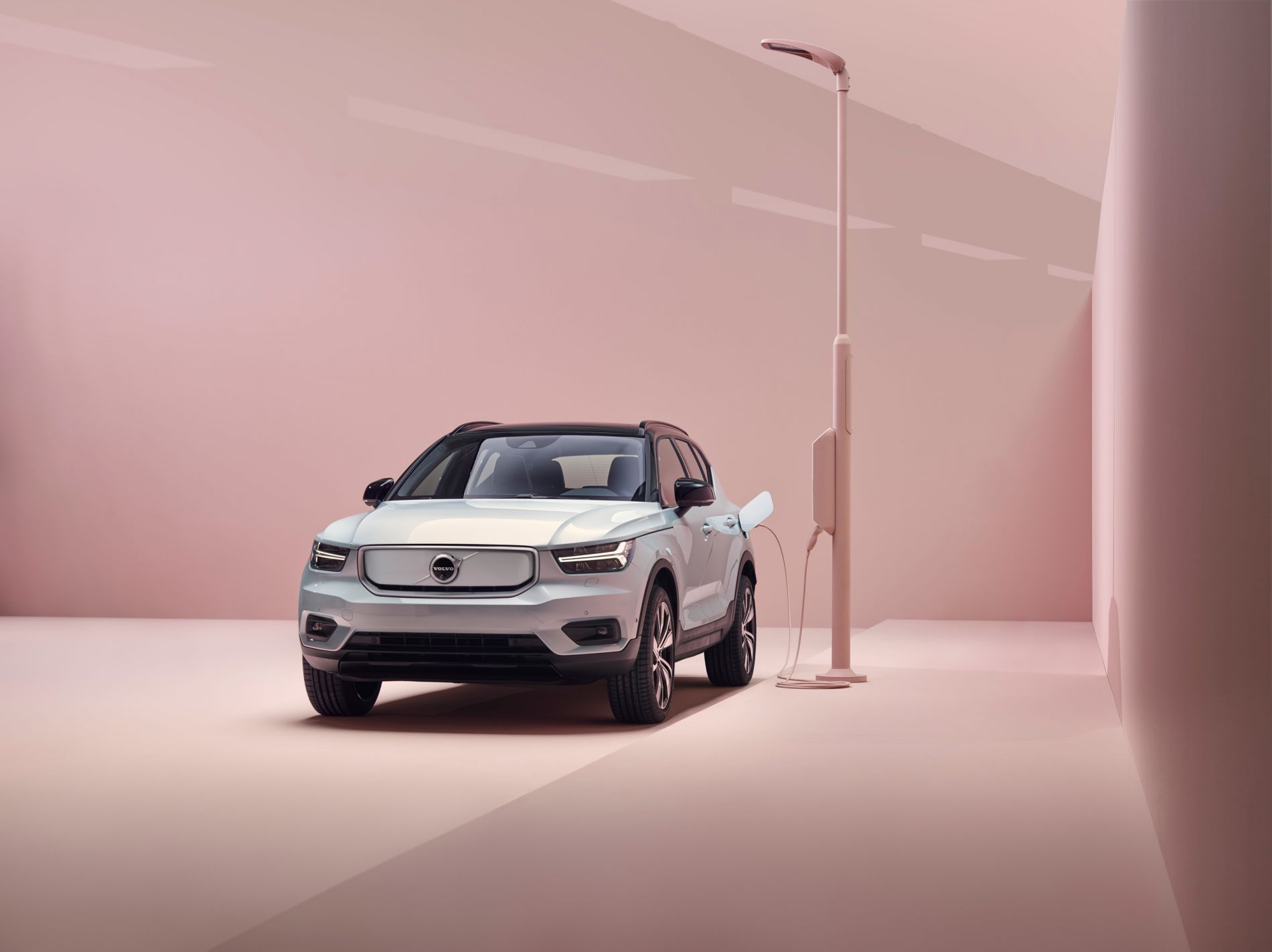 გაიცანით Volvo-ს პირველი ელექტრო კროსოვერი