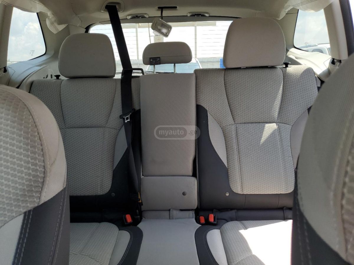 Subaru Premium 4dr All-Wheel Drive CV — миниатюра 10