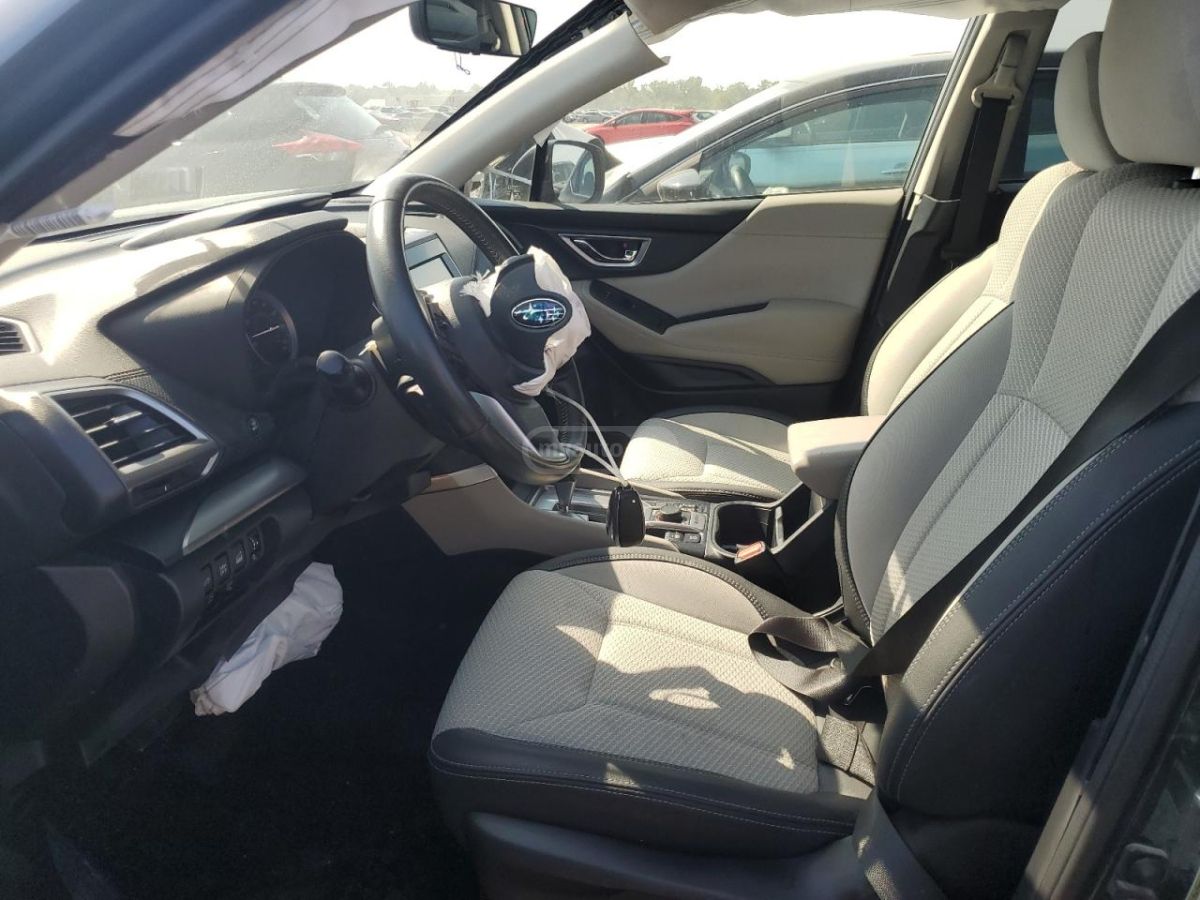 Subaru Premium 4dr All-Wheel Drive CV — миниатюра 7