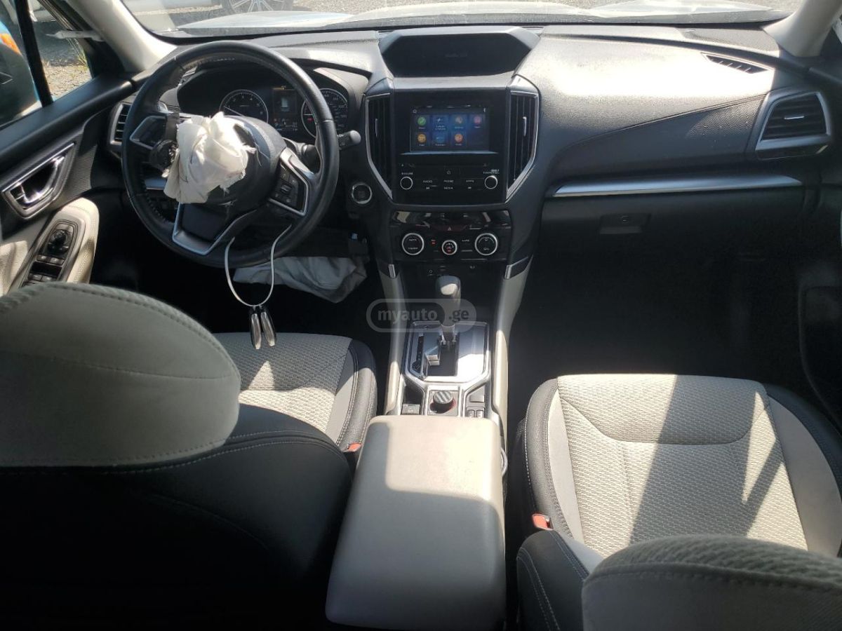 Subaru Premium 4dr All-Wheel Drive CV — миниатюра 8