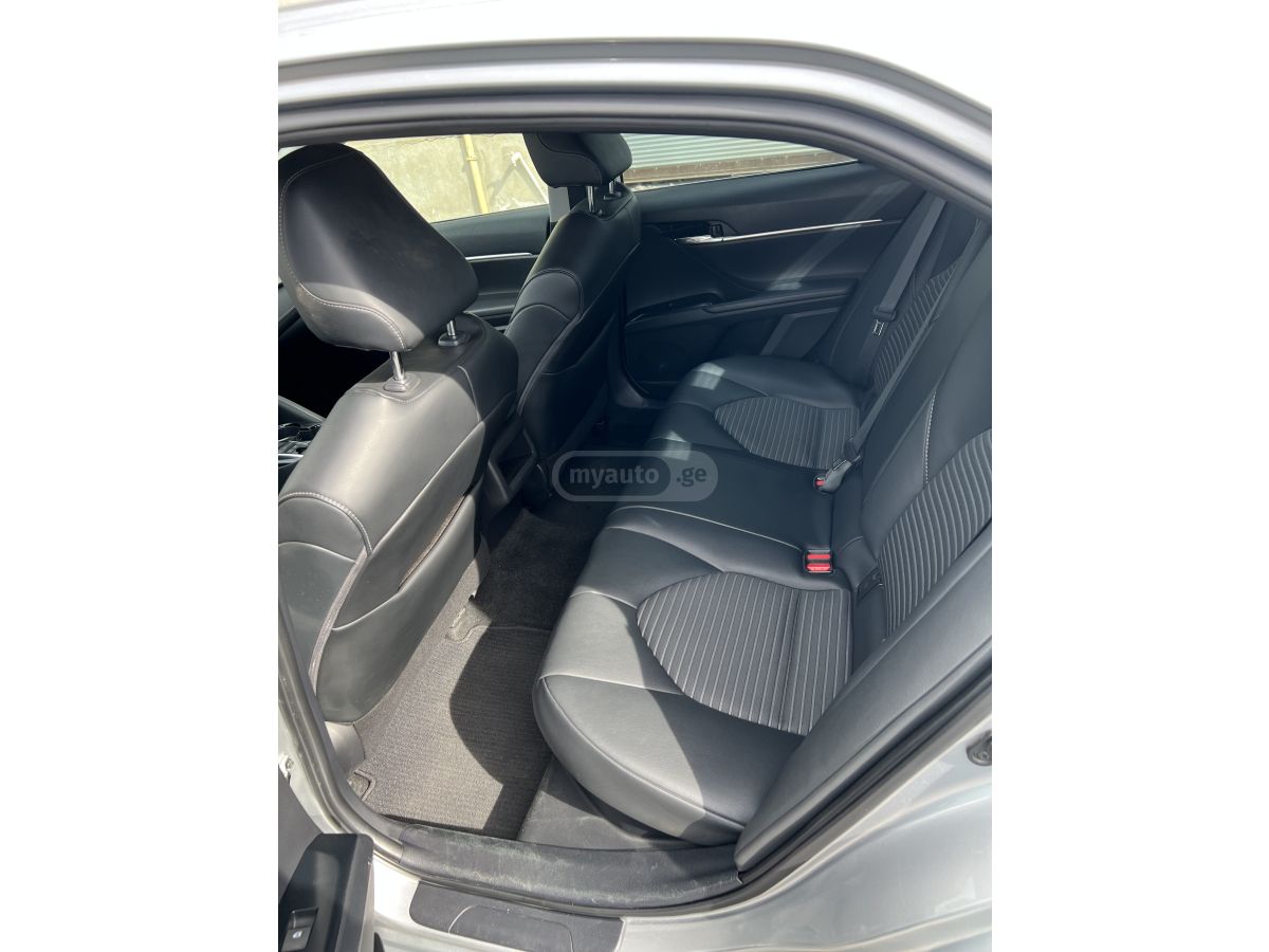 Toyota Camry - фото 5