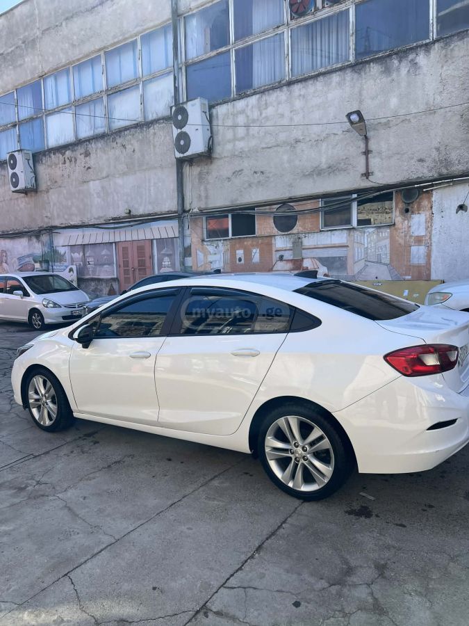 Chevrolet Cruze - фото 3