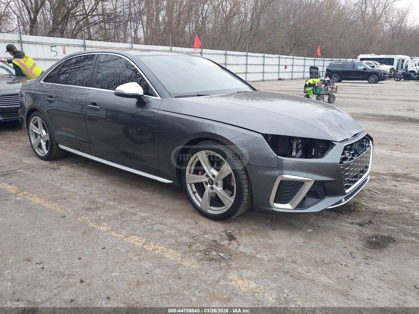 Audi S4 - фото 1