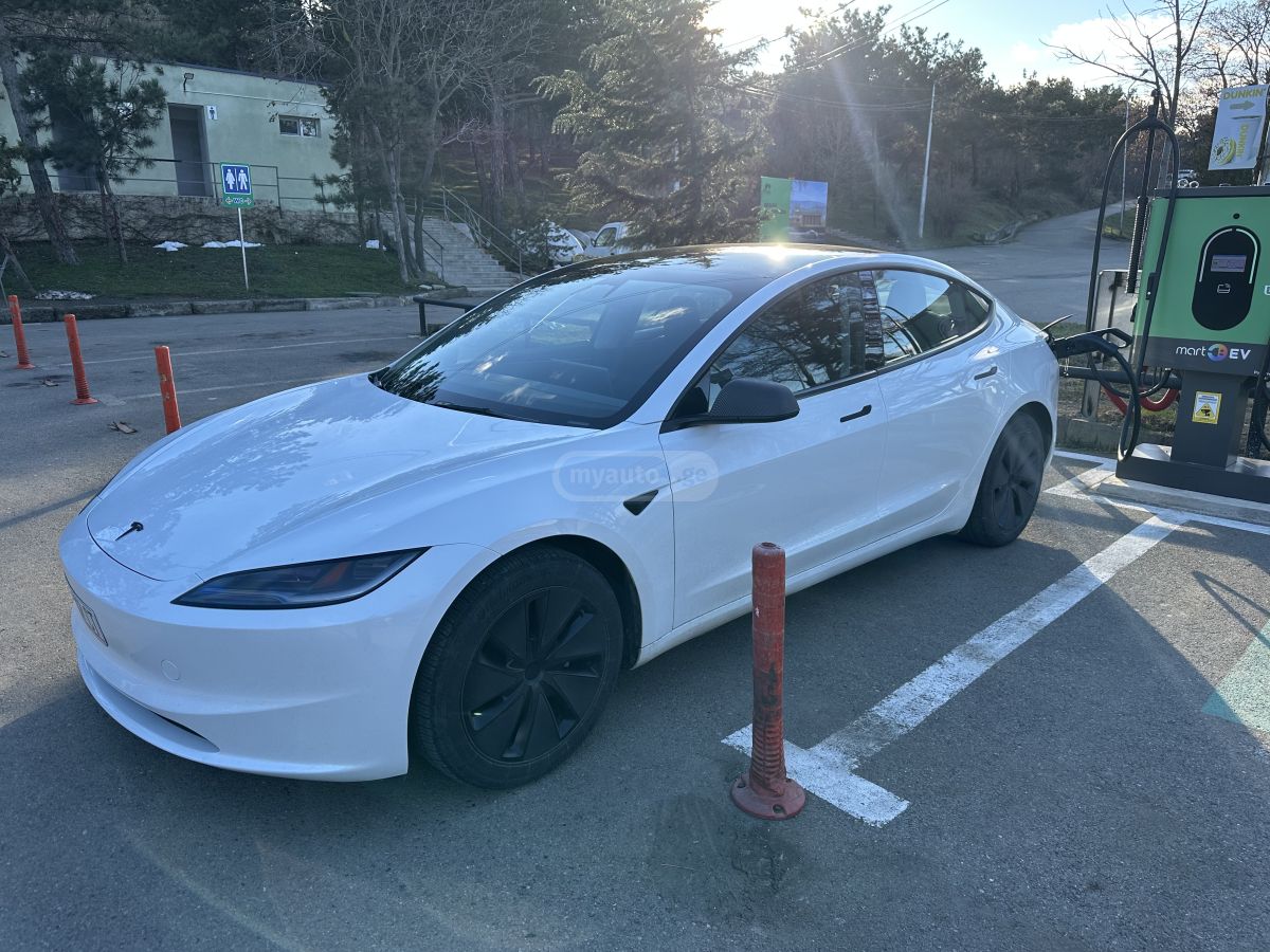 Tesla Model 3 - фото 1