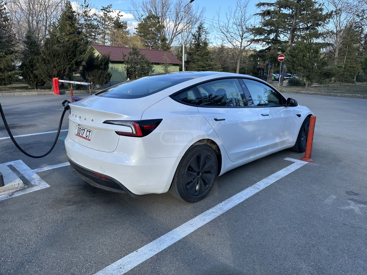 Tesla Model 3 - фото 4