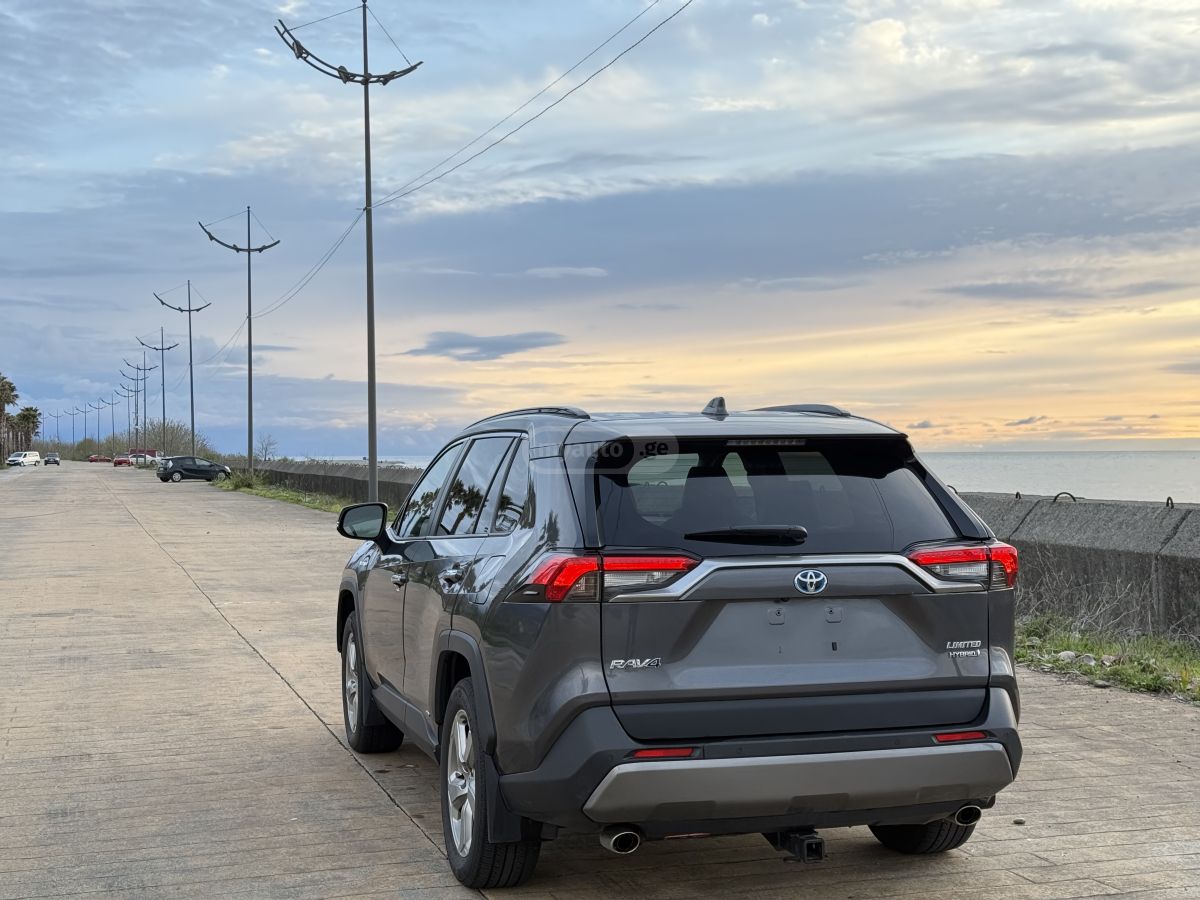 Toyota Rav 4 - фото 3