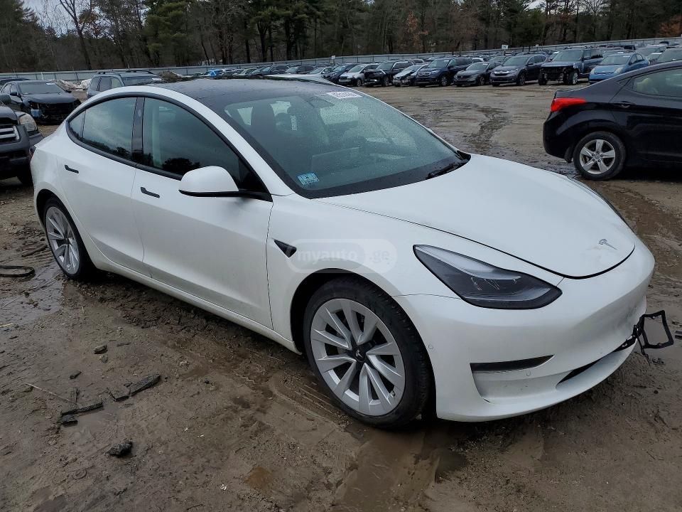 Tesla Model 3 - фото 1
