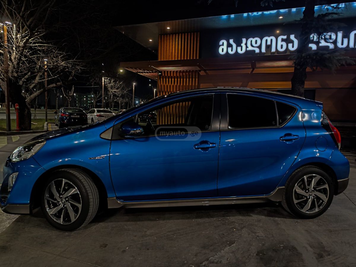 Toyota Aqua - фото 3