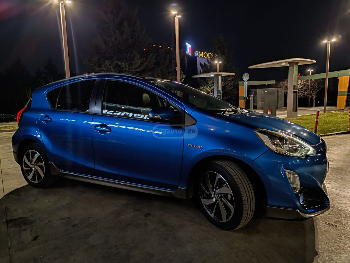 Toyota Aqua - фото 5