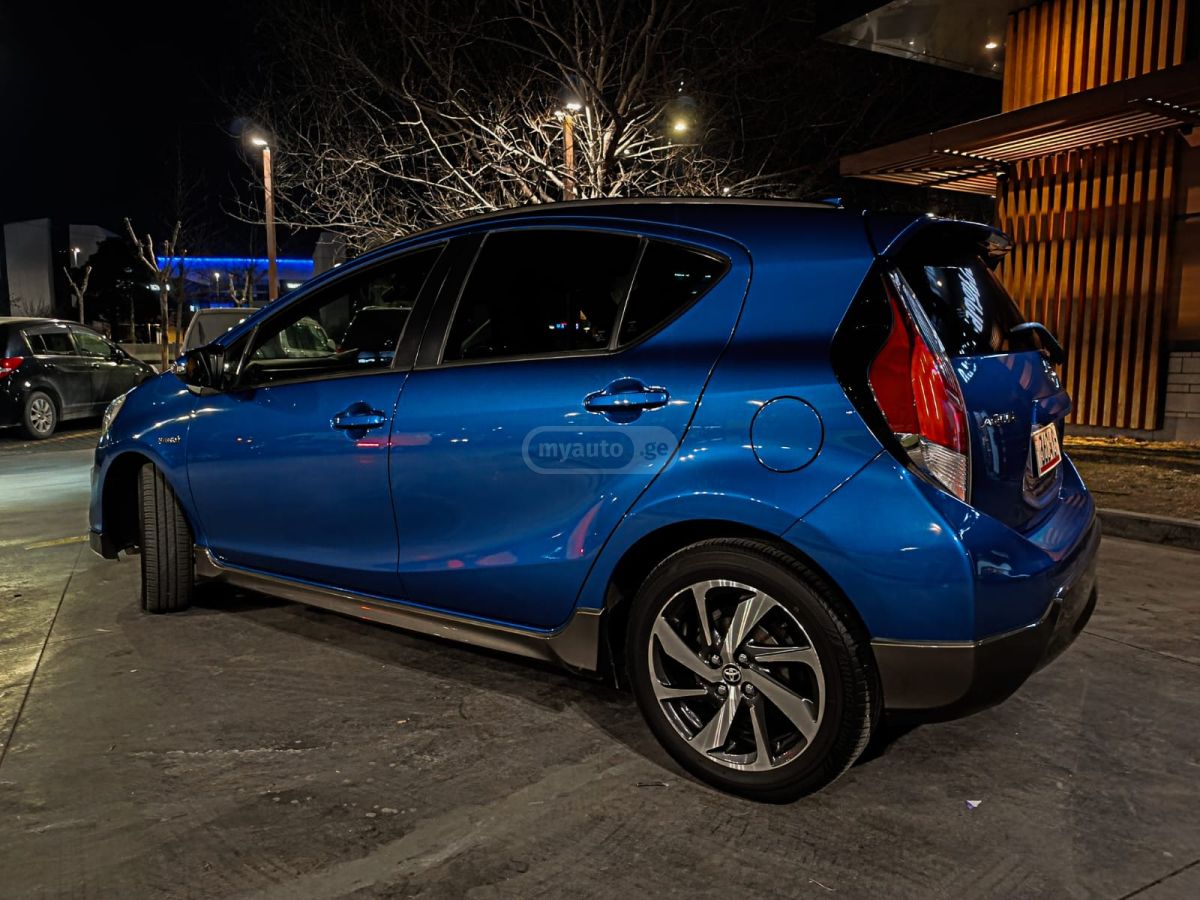 Toyota Aqua - фото 7