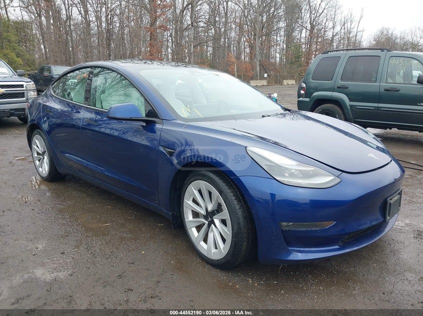 Tesla Model 3 - фото 1