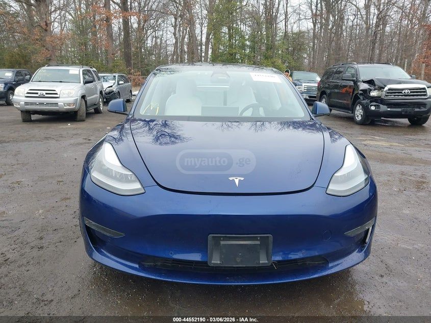 Tesla Model 3 - фото 12