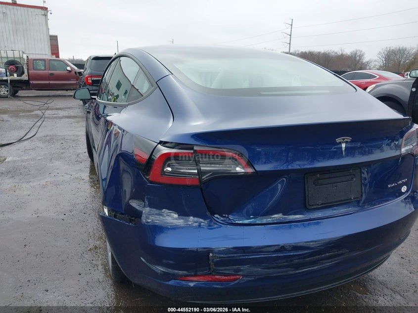 Tesla Model 3 - фото 6