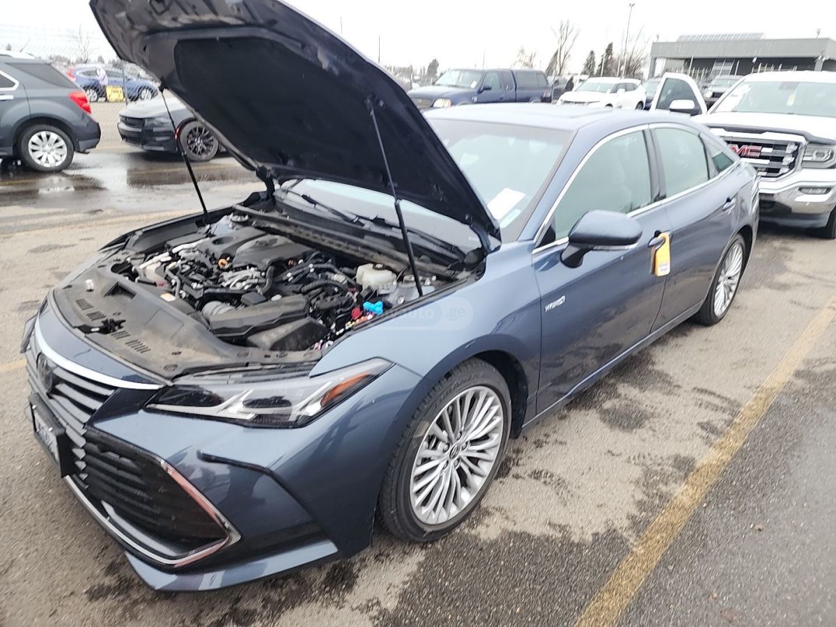 Toyota Limited 4dr Front-Wheel Drive — миниатюра 2