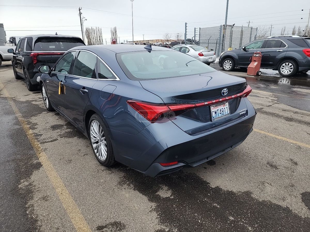 Toyota Limited 4dr Front-Wheel Drive — миниатюра 4