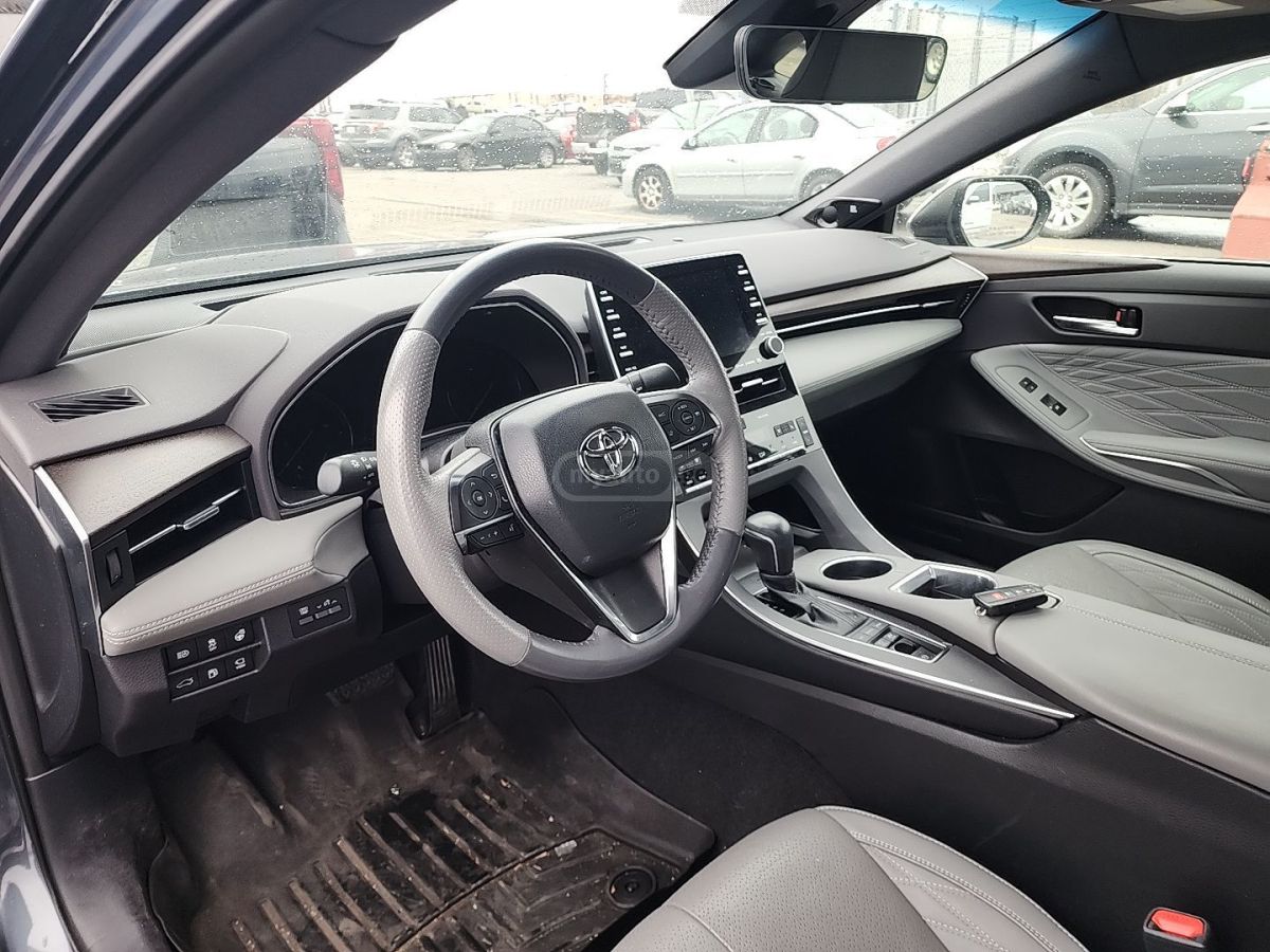 Toyota Limited 4dr Front-Wheel Drive — миниатюра 5