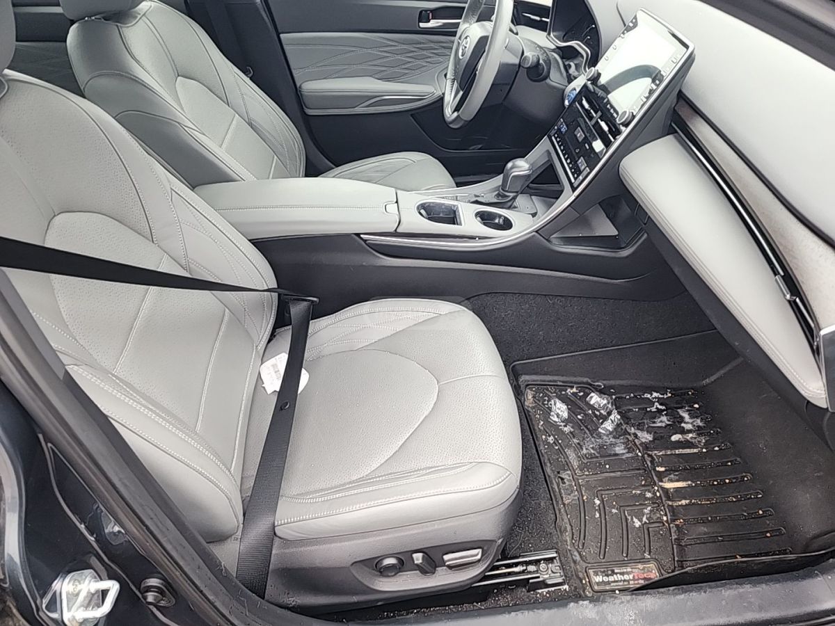 Toyota Limited 4dr Front-Wheel Drive — миниатюра 7