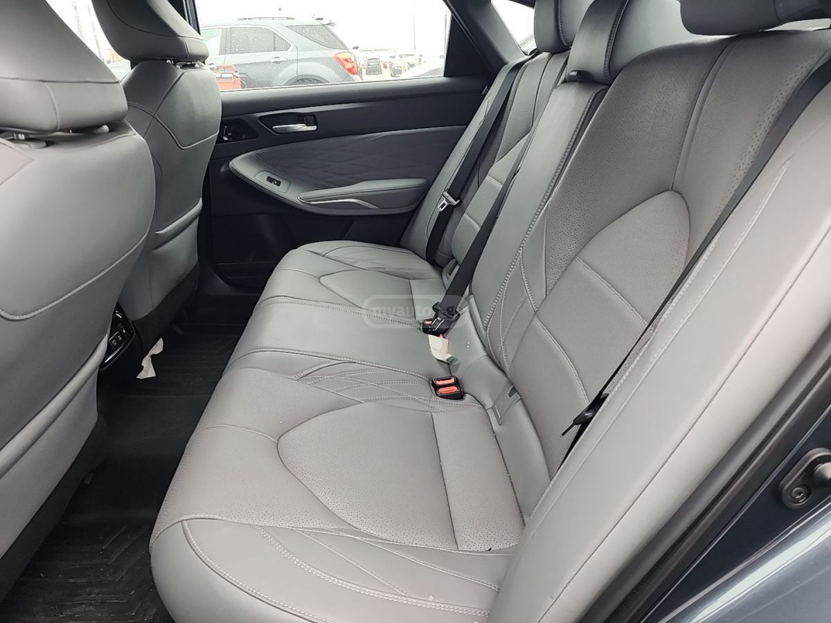 Toyota Limited 4dr Front-Wheel Drive — миниатюра 8