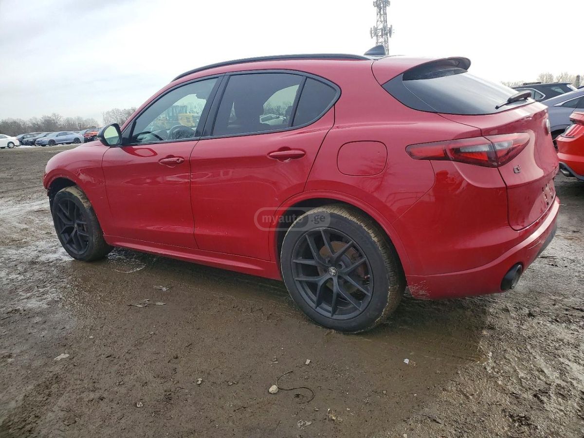 Alfa Romeo Stelvio - фото 2