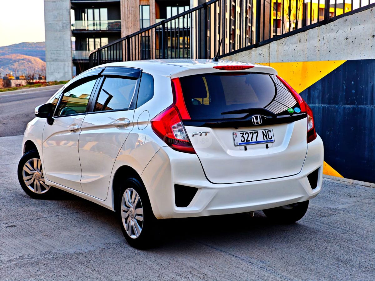 Honda FIT - фото 3
