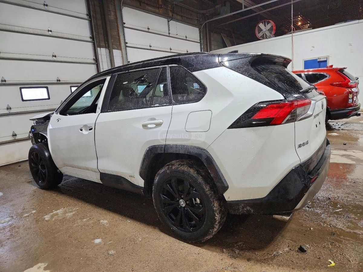 Toyota XSE 4dr All-Wheel Drive CVT — миниатюра 1