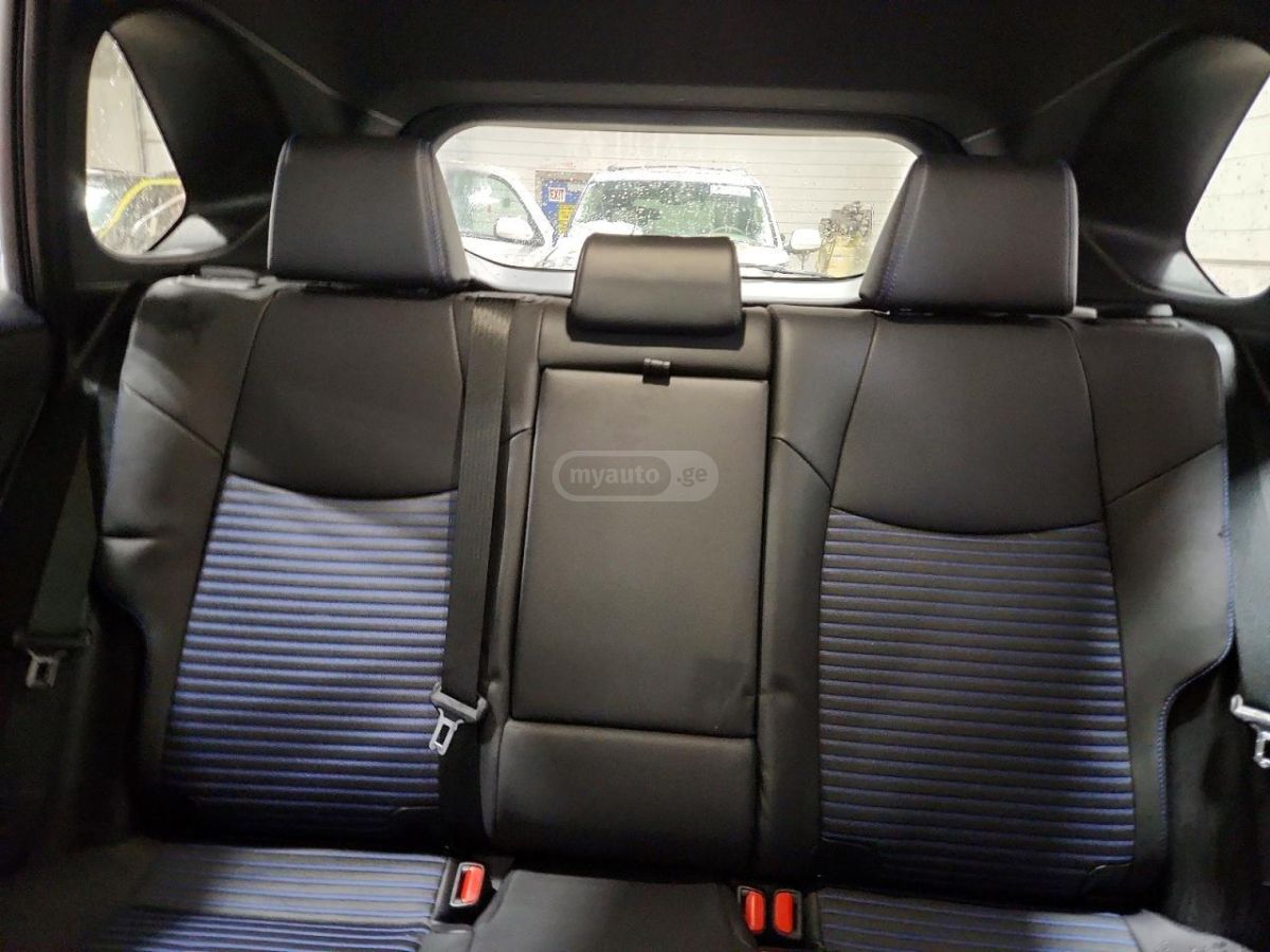 Toyota XSE 4dr All-Wheel Drive CVT — миниатюра 10