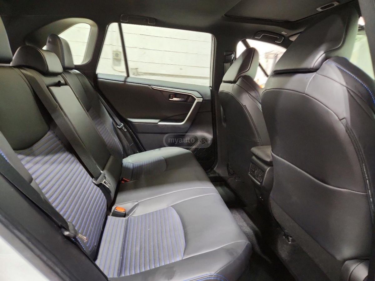 Toyota XSE 4dr All-Wheel Drive CVT — миниатюра 11