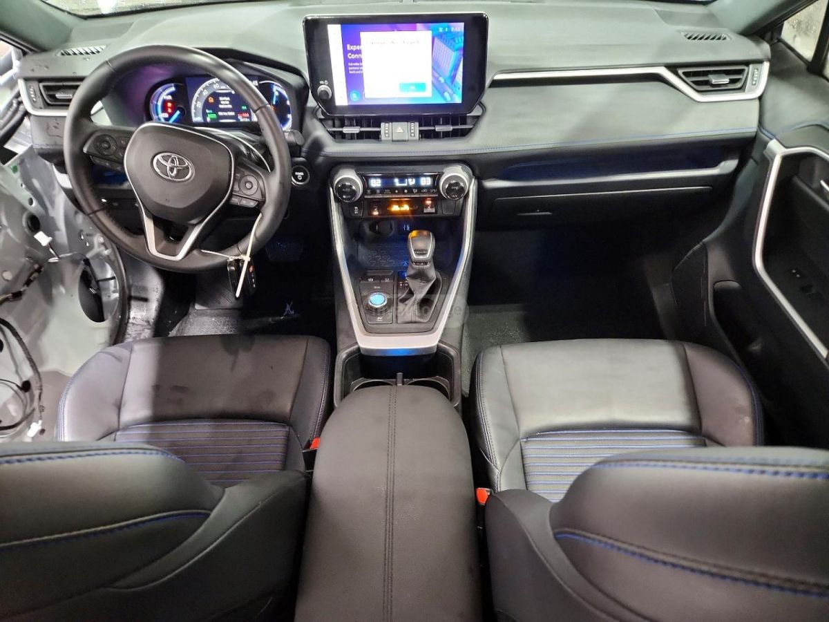 Toyota XSE 4dr All-Wheel Drive CVT — миниатюра 2