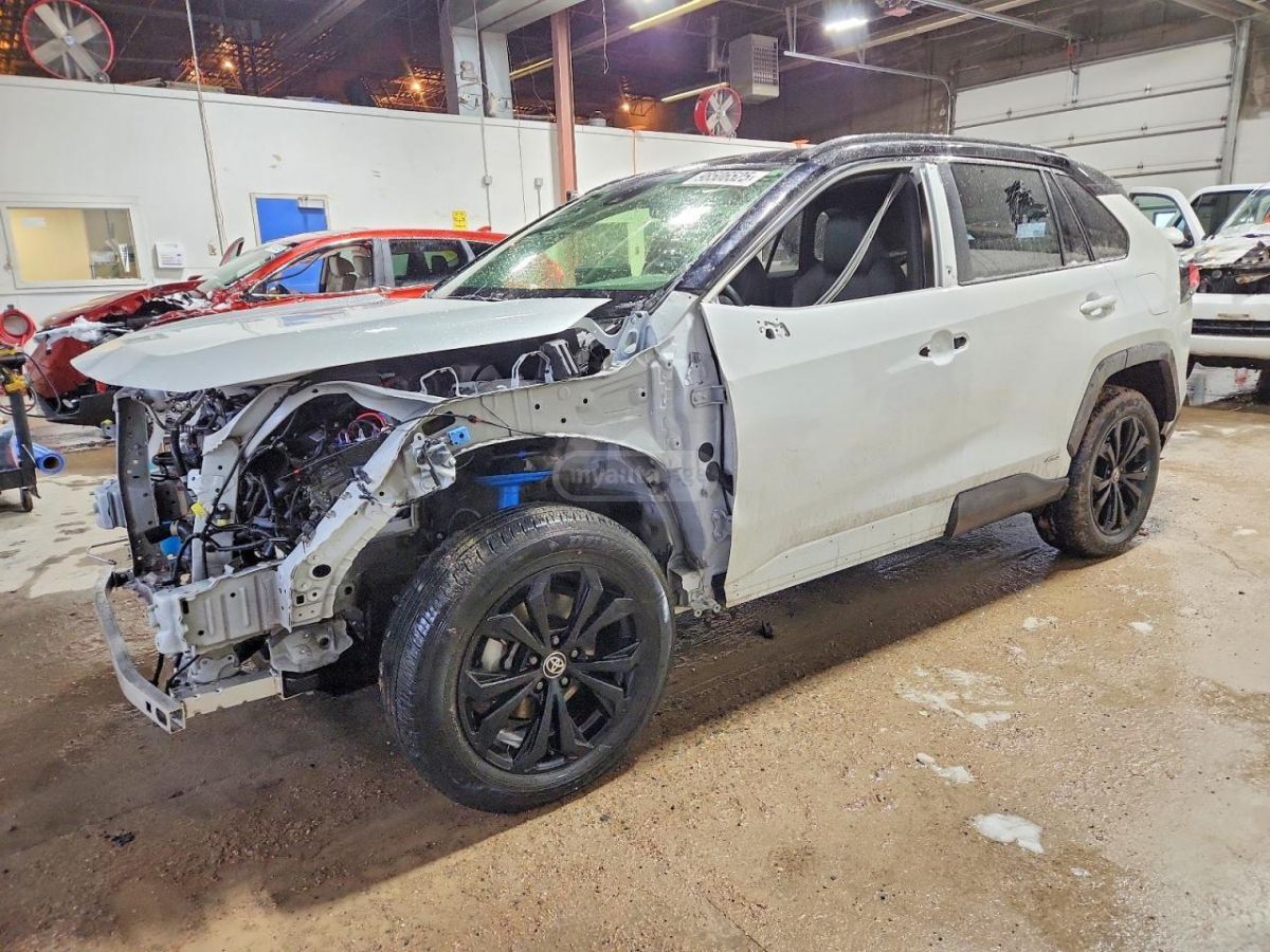 Toyota XSE 4dr All-Wheel Drive CVT — миниатюра 3