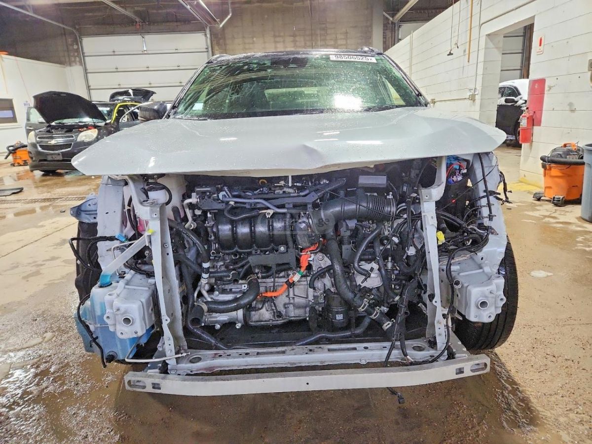 Toyota XSE 4dr All-Wheel Drive CVT — миниатюра 6