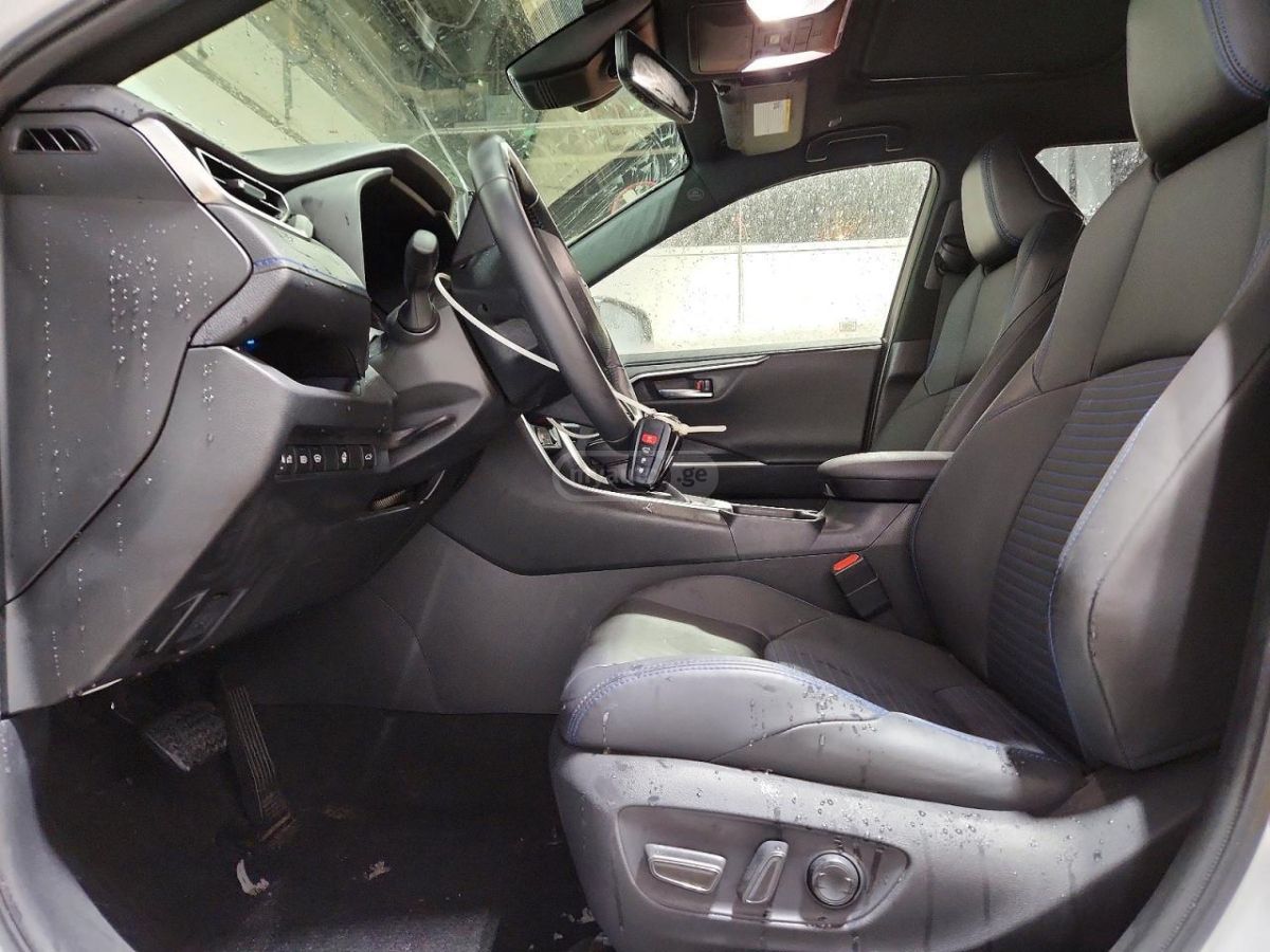 Toyota XSE 4dr All-Wheel Drive CVT — миниатюра 8