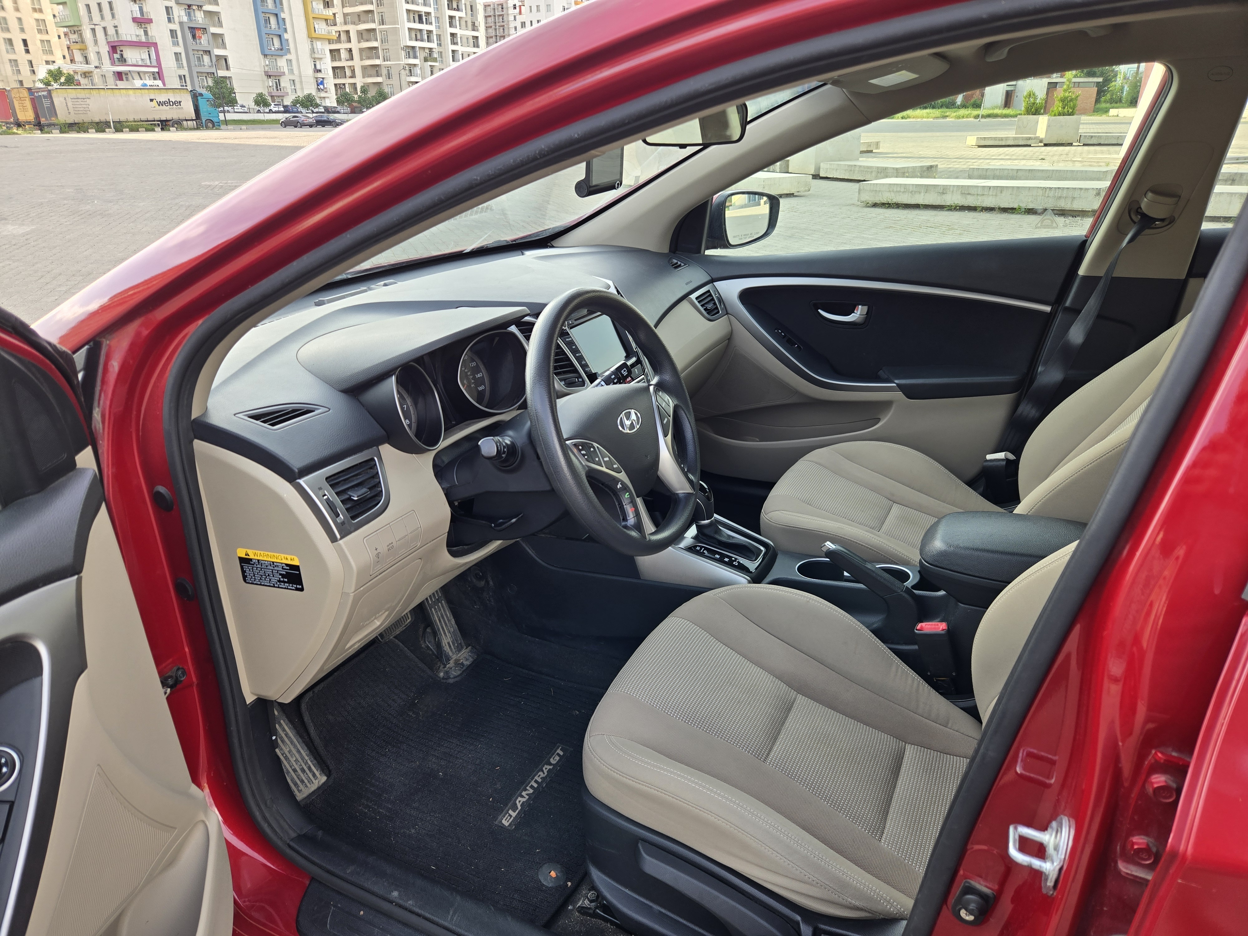 Hyundai Elantra GT - фото 3