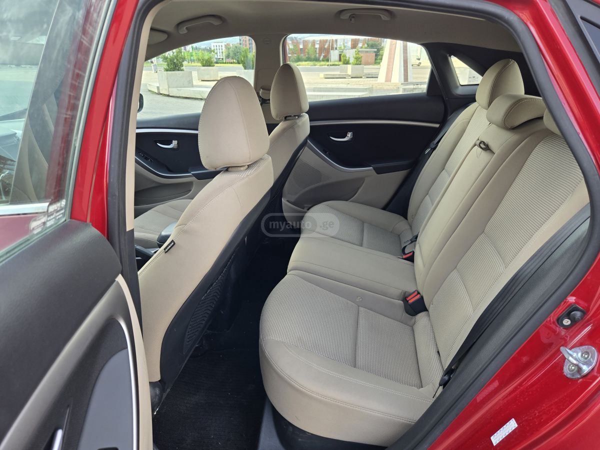 Hyundai Elantra GT - фото 4