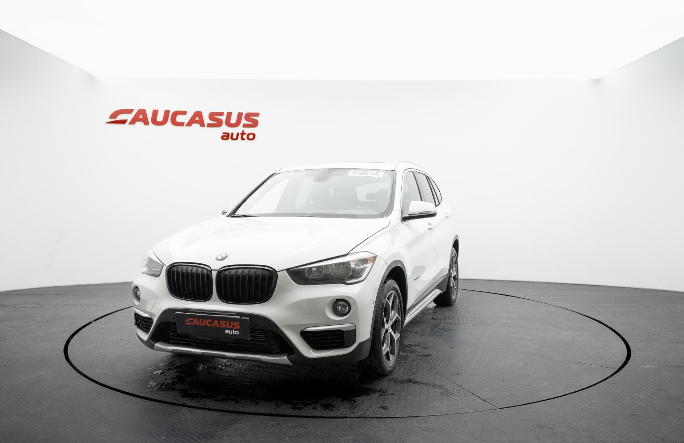 BMW X1 - фото 1