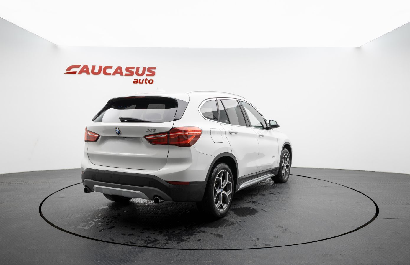 BMW X1 - фото 4