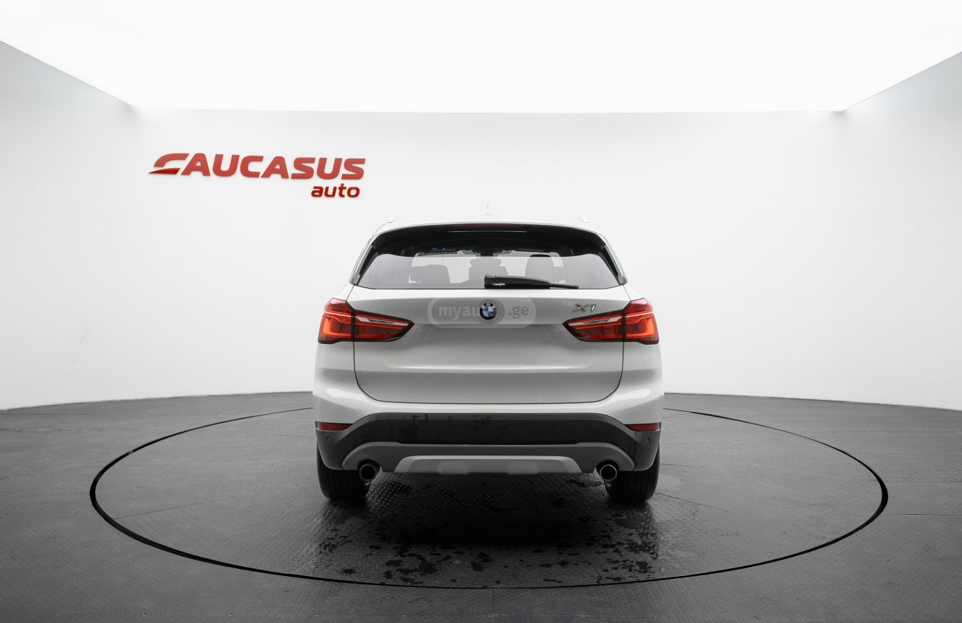 BMW X1 - фото 5