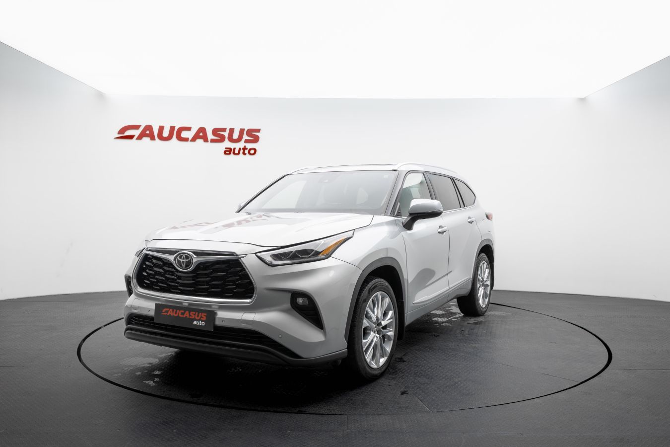 Toyota Highlander - фото 1