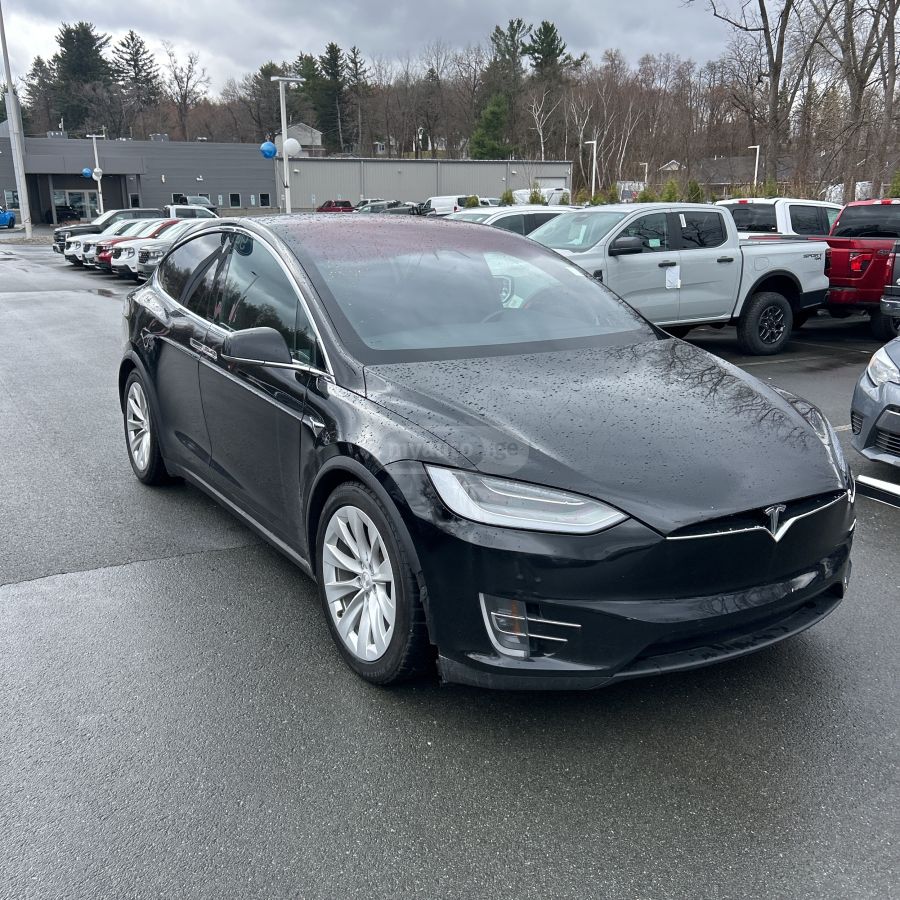 Tesla Model X - фото 1