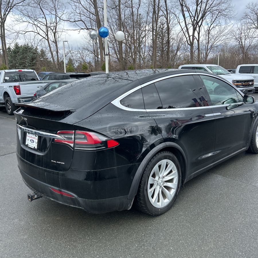 Tesla Model X - фото 3