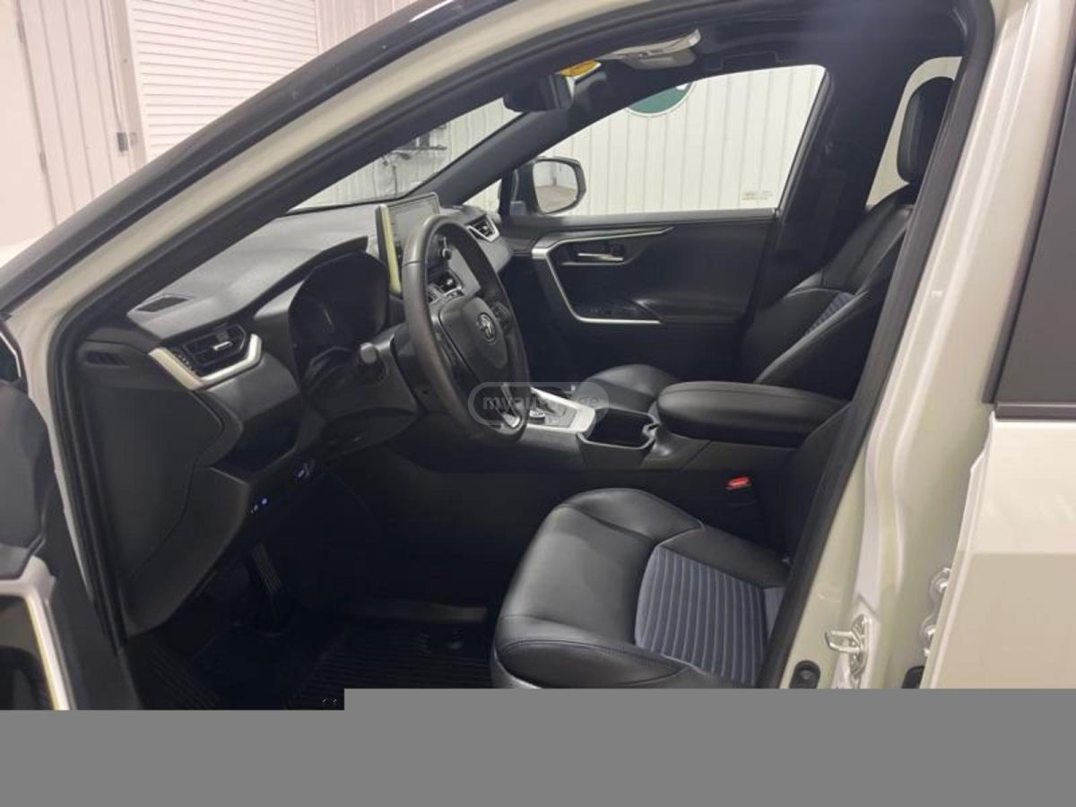 Toyota RAV 4 - фото 5