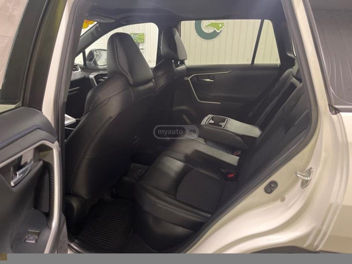 Toyota RAV 4 - фото 6