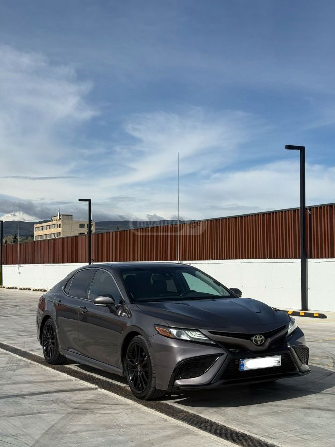 Toyota Camry - фото 2