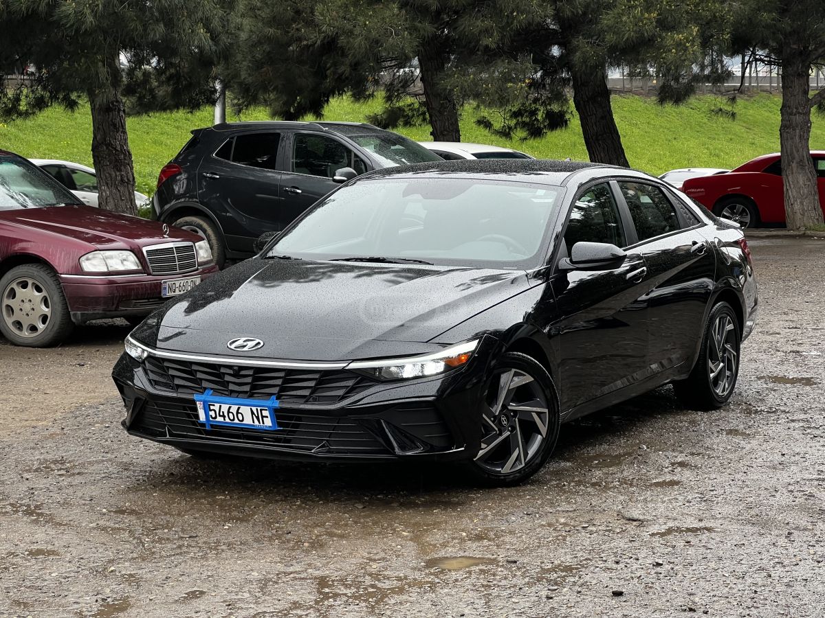 Hyundai Elantra - фото 1