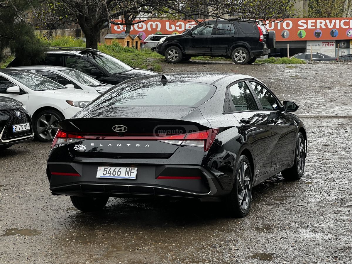 Hyundai Elantra - фото 12