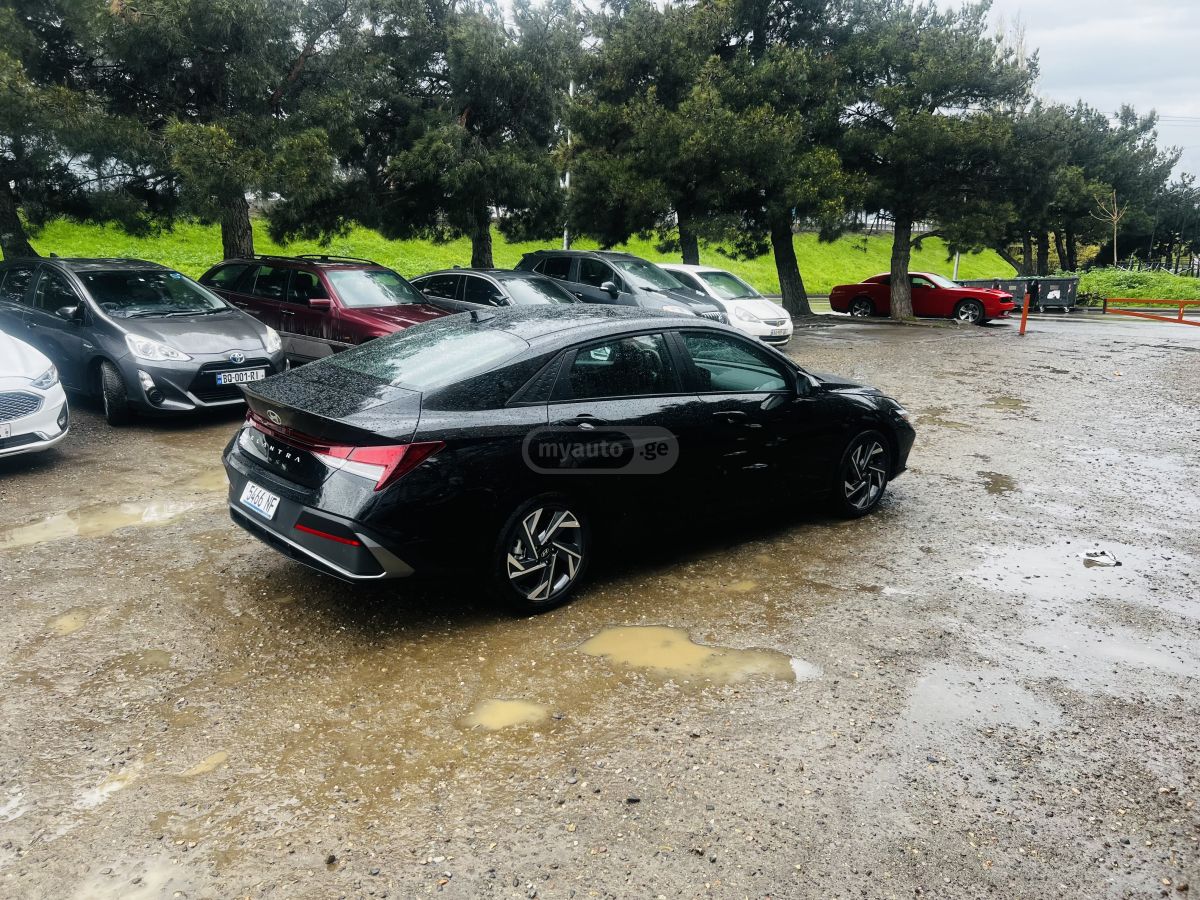 Hyundai Elantra - фото 2