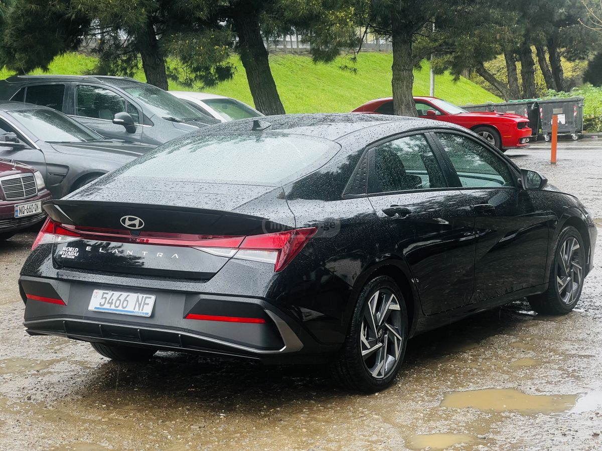 Hyundai Elantra - фото 5