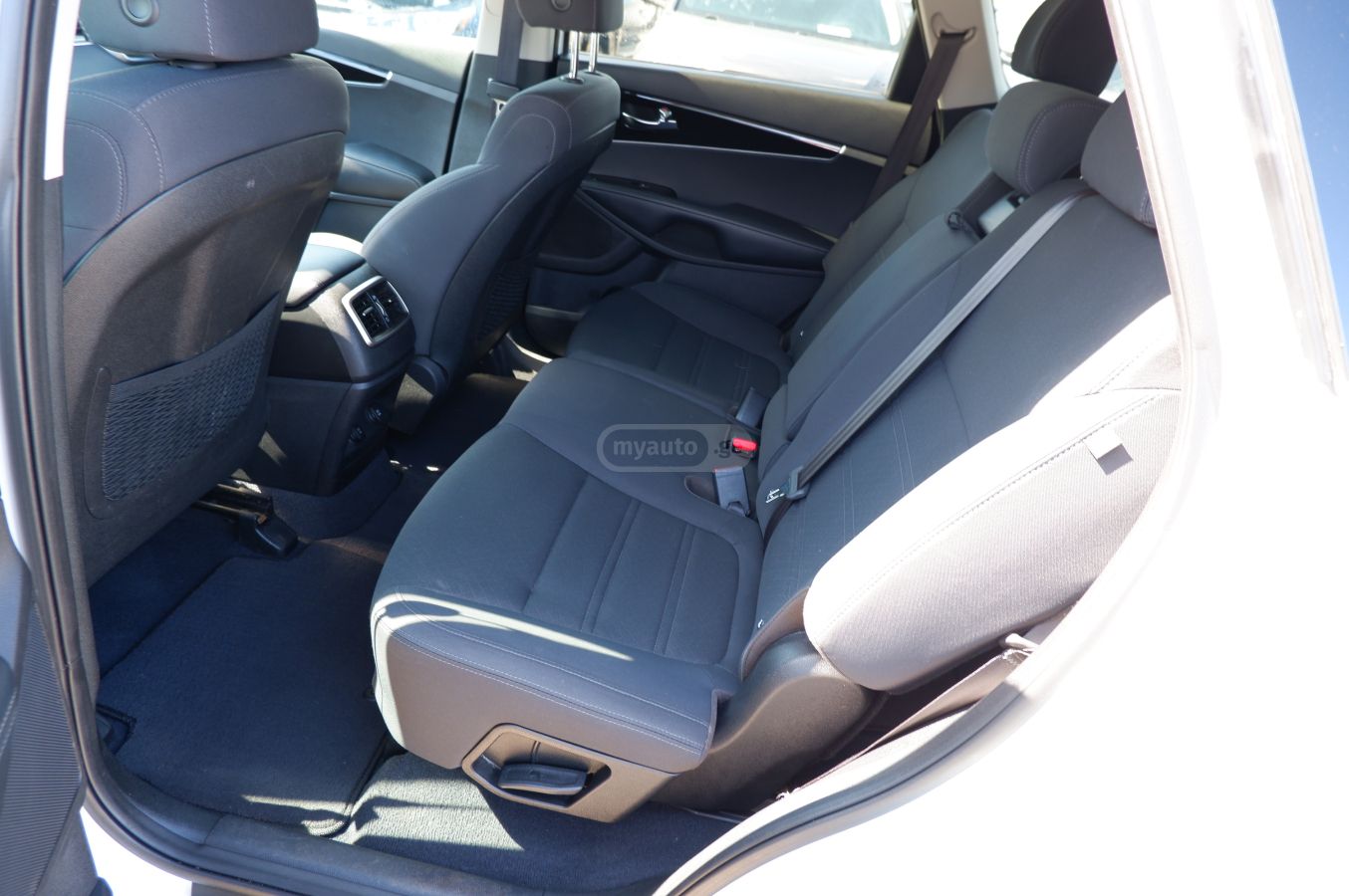 Kia Sorento - фото 8