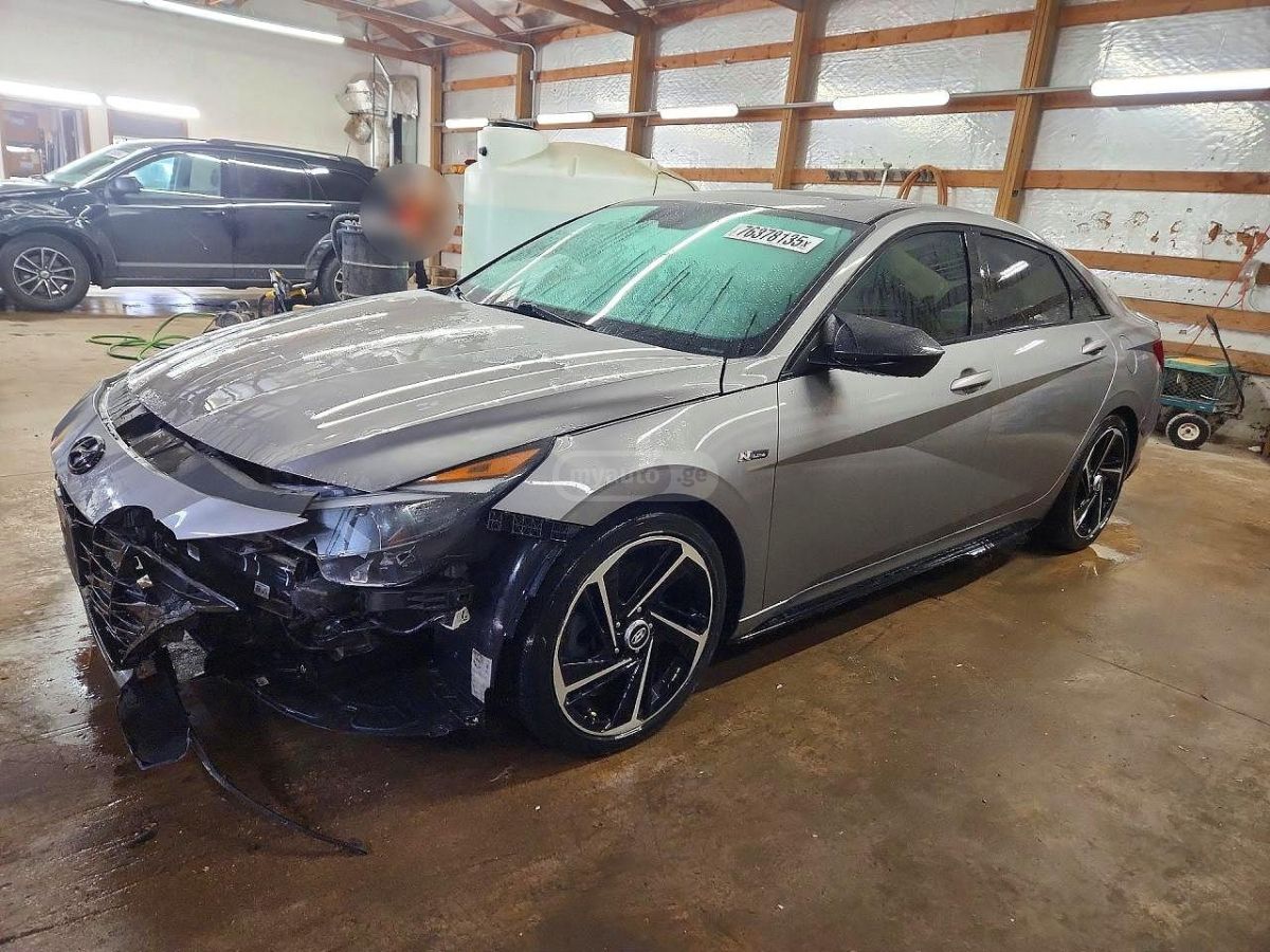 Hyundai Elantra - фото 1