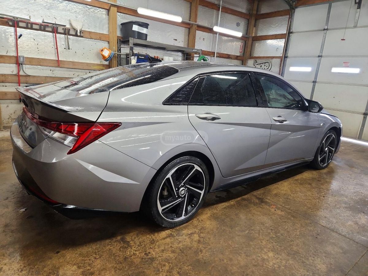 Hyundai Elantra - фото 3